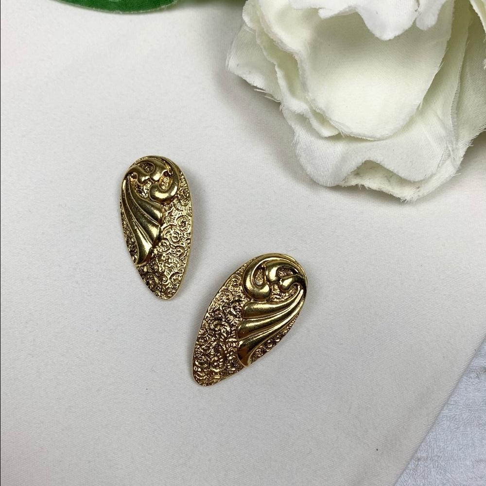 VTG Etched Gold Plated Metal Wing Concho Earrings